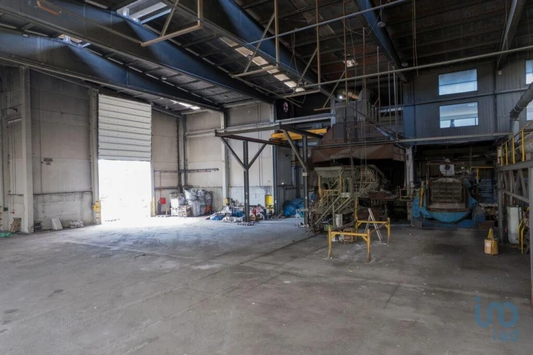 Armazém para Arrendamento em Nogueira do Cravo e Pindelo Foto 3