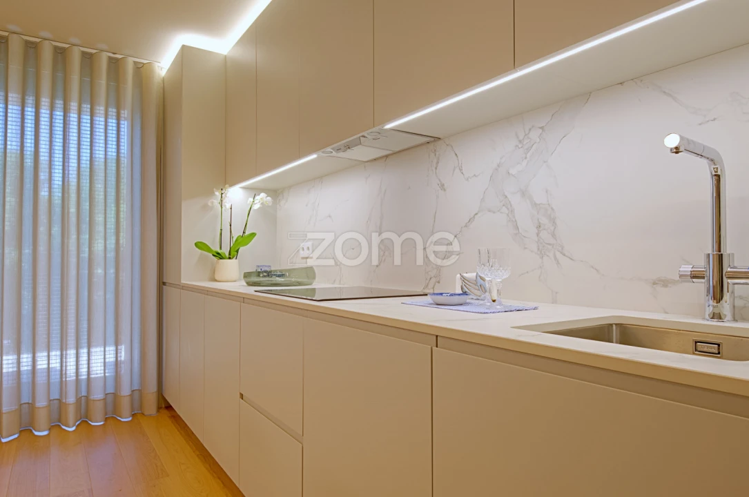 Apartamento T4 para Venda em Santa Marinha e São Pedro da Afurada Foto 1
