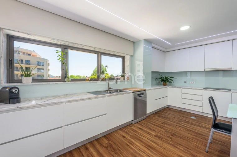 Apartamento T4 para Venda em Pedroso e Seixezelo Foto 8