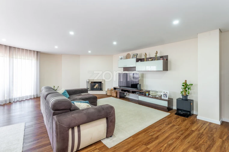 Apartamento T4 para Venda em Pedroso e Seixezelo Foto 12