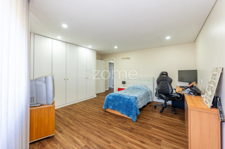 Apartamento T4 para Venda em Pedroso e Seixezelo Foto 24