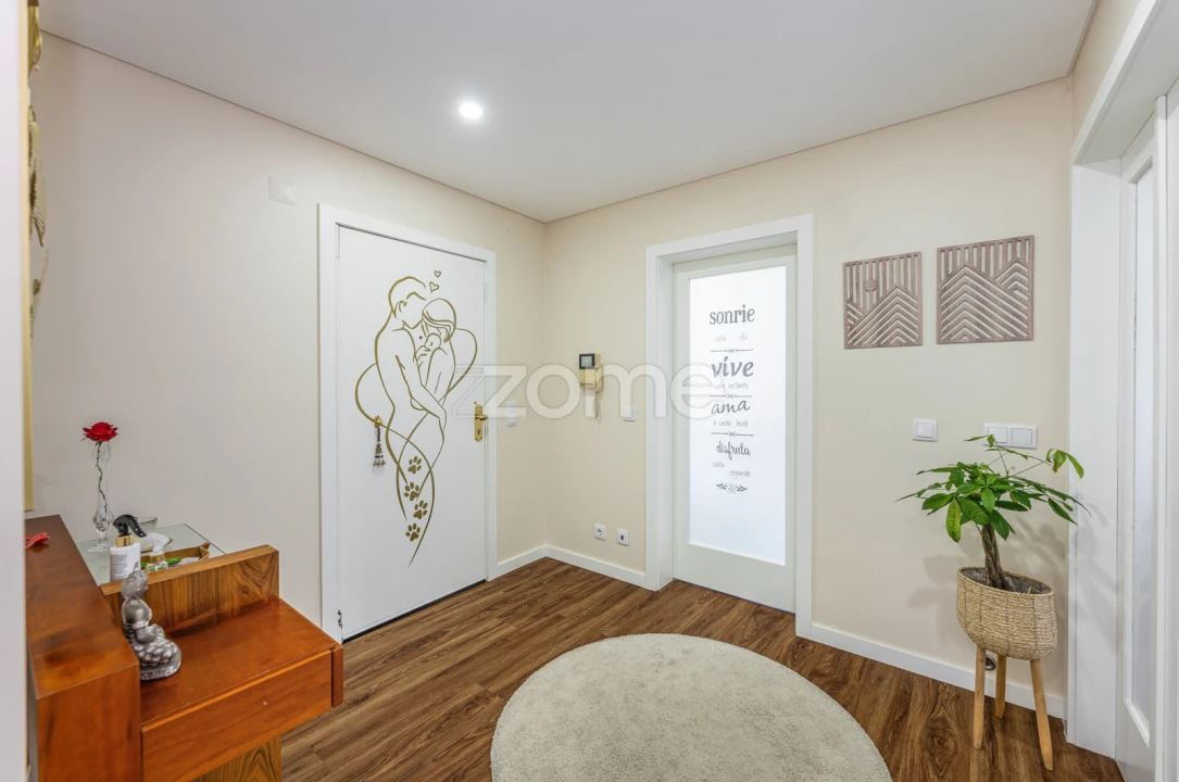 Apartamento T4 para Venda em Pedroso e Seixezelo Foto 4