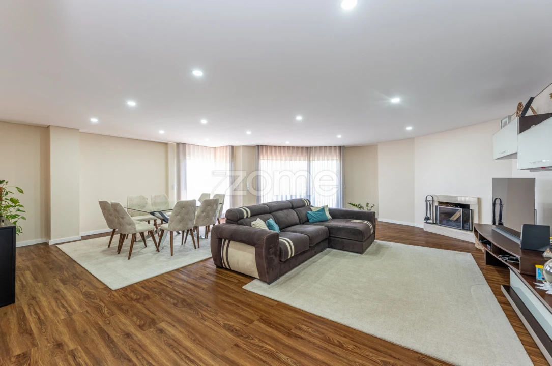 Apartamento T4 para Venda em Pedroso e Seixezelo Foto 10