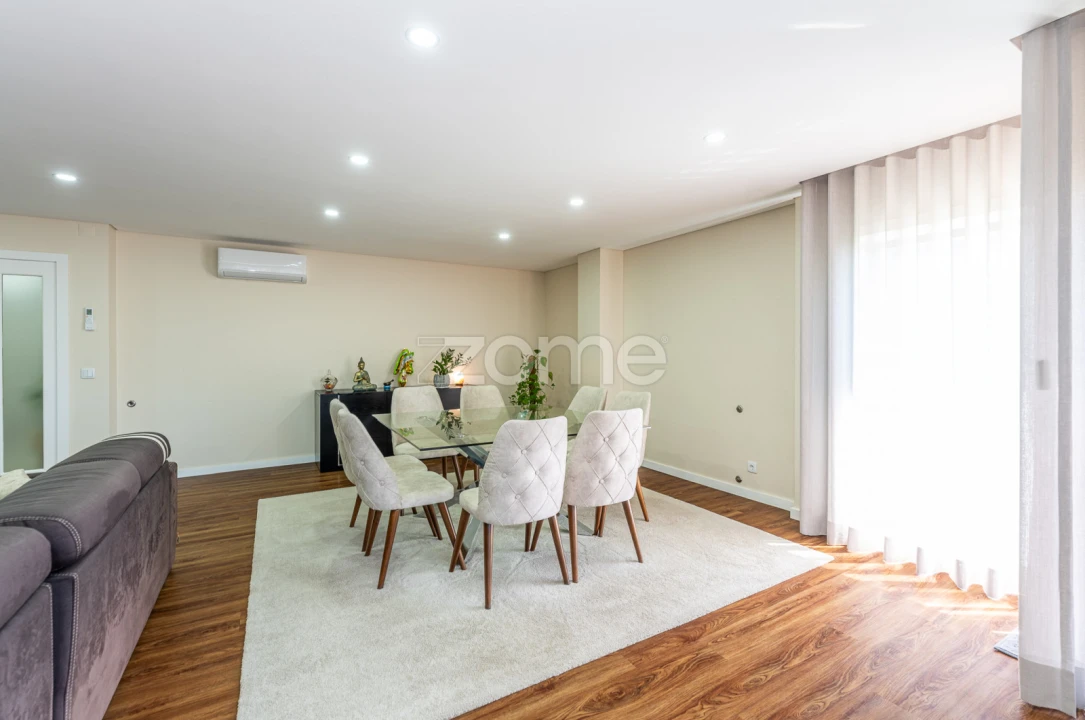 Apartamento T4 para Venda em Pedroso e Seixezelo Foto 14