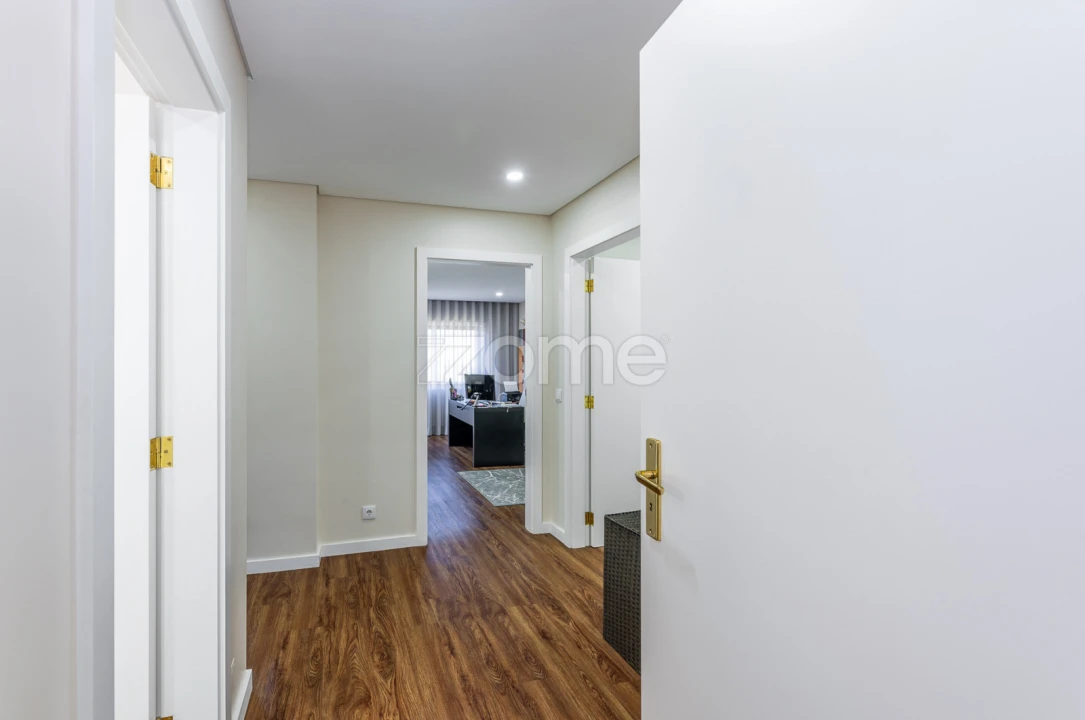 Apartamento T4 para Venda em Pedroso e Seixezelo Foto 20