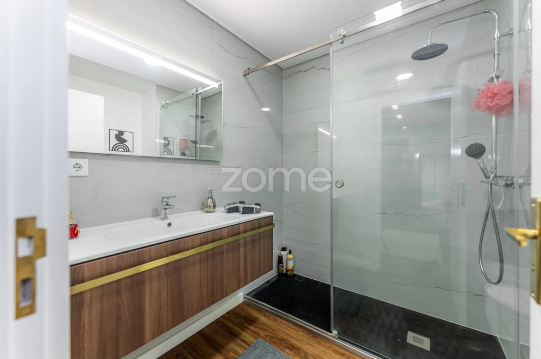 Apartamento T4 para Venda em Pedroso e Seixezelo Foto 31