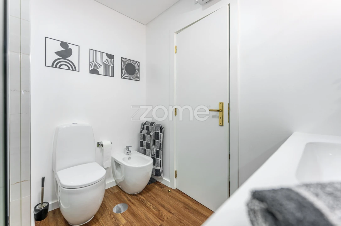 Apartamento T4 para Venda em Pedroso e Seixezelo Foto 32