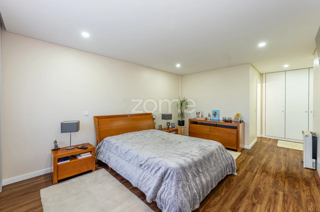 Apartamento T4 para Venda em Pedroso e Seixezelo Foto 30