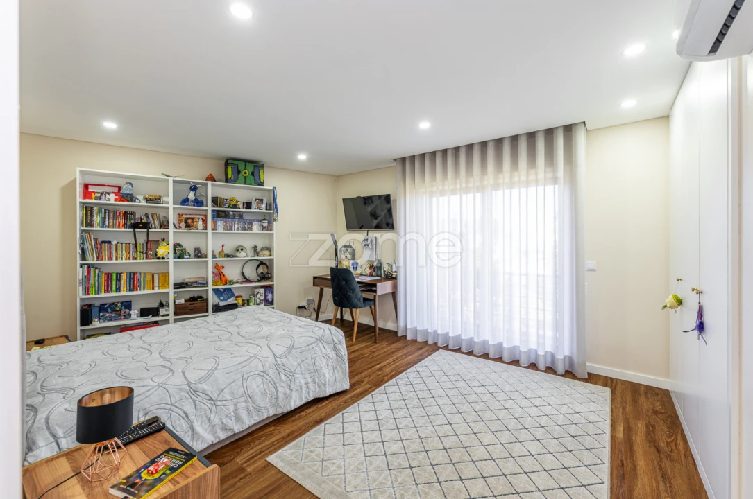 Apartamento T4 para Venda em Pedroso e Seixezelo Foto 21