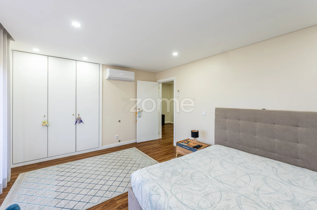 Apartamento T4 para Venda em Pedroso e Seixezelo Foto 22