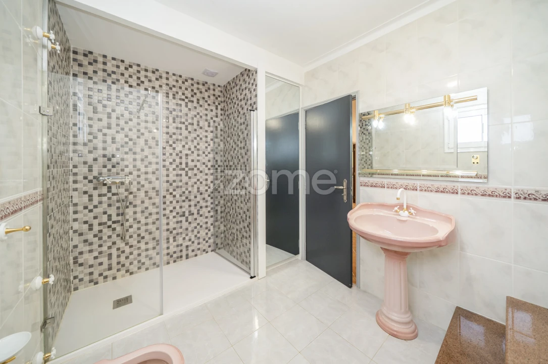 Moradia T3 para Venda em Caires Foto 35