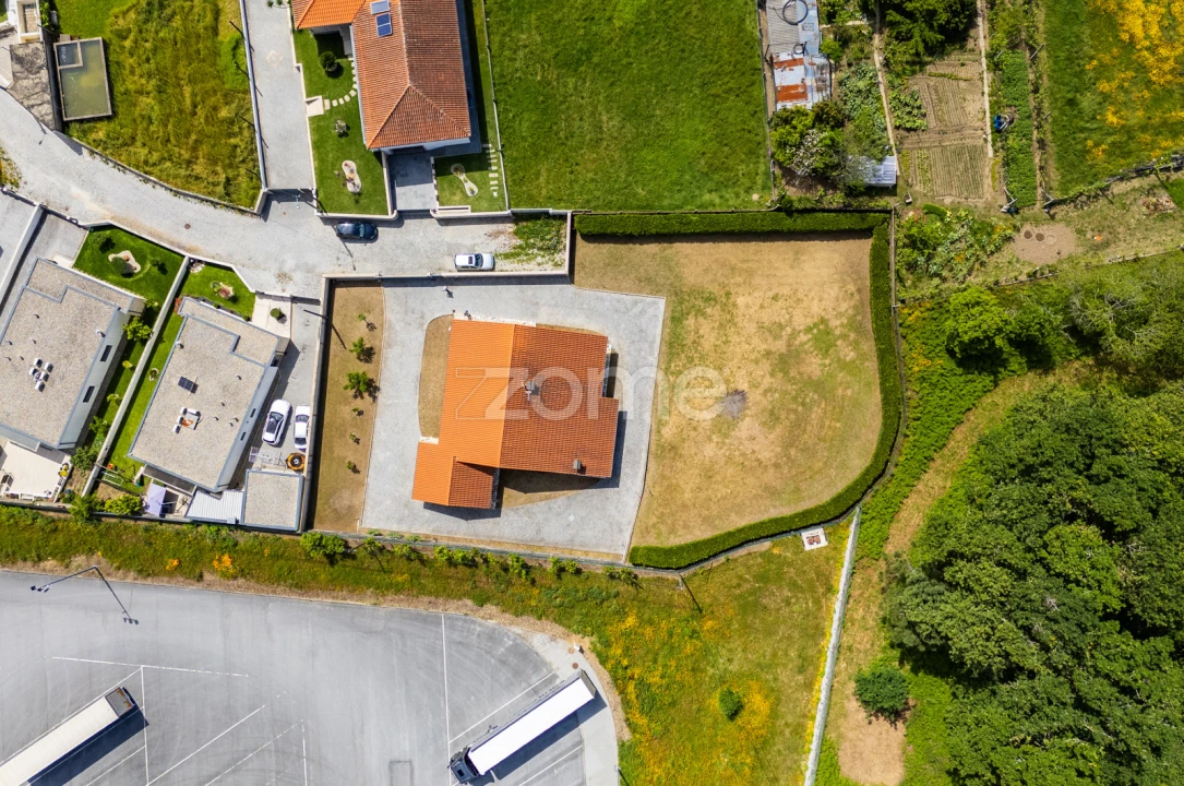 Moradia T3 para Venda em Caires Foto 55