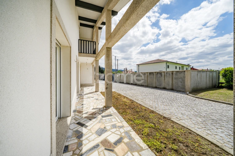 Moradia T3 para Venda em Caires Foto 11