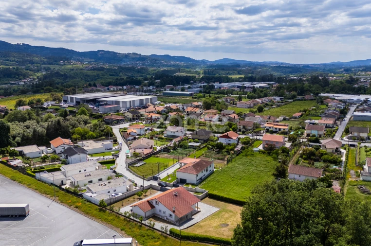 Moradia T3 para Venda em Caires Foto 2