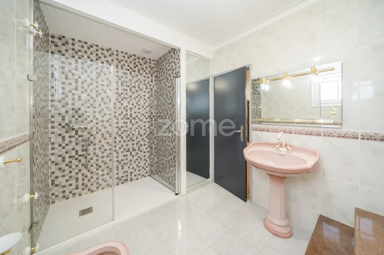 Moradia T3 para Venda em Caires Foto 35