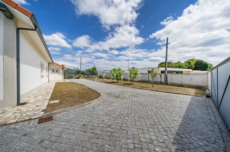 Moradia T3 para Venda em Caires Foto 48