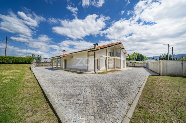 Moradia T3 para Venda em Caires Foto 6