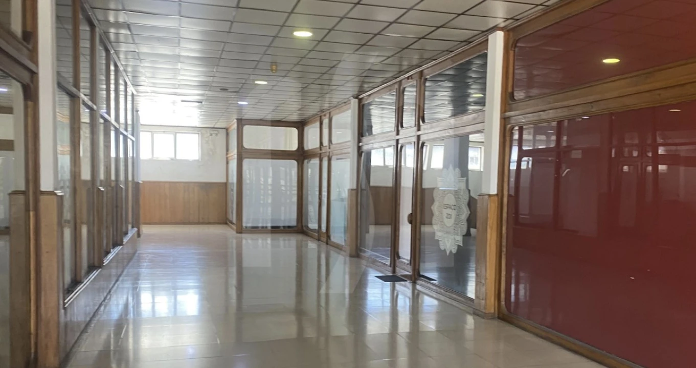 Loja para Venda em Cidade da Maia Foto 2