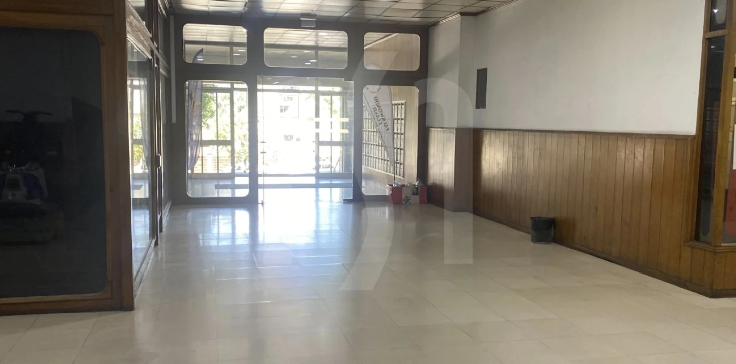 Loja para Venda em Cidade da Maia Foto 8