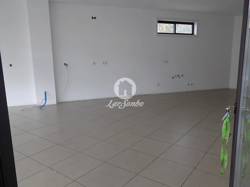 Loja para Venda em Delães Foto 1