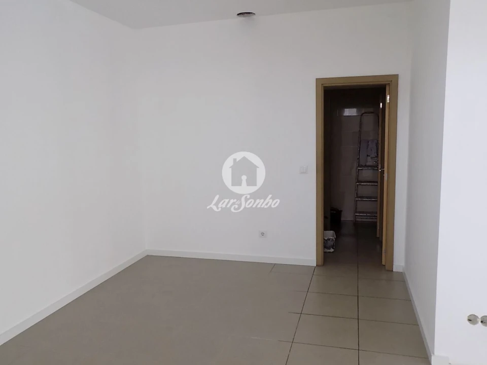 Loja para Venda em Delães Foto 4