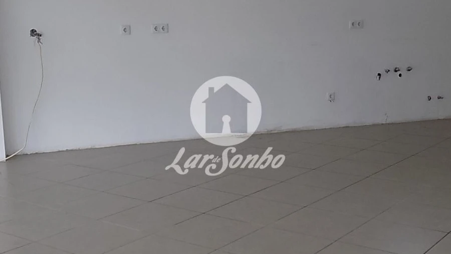 Loja para Venda em Delães