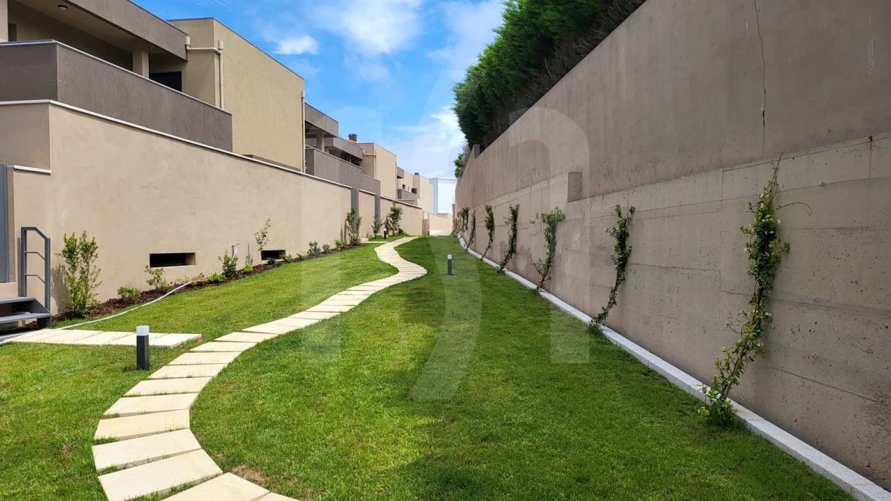 Moradia T3 para Venda em Madalena Foto 4