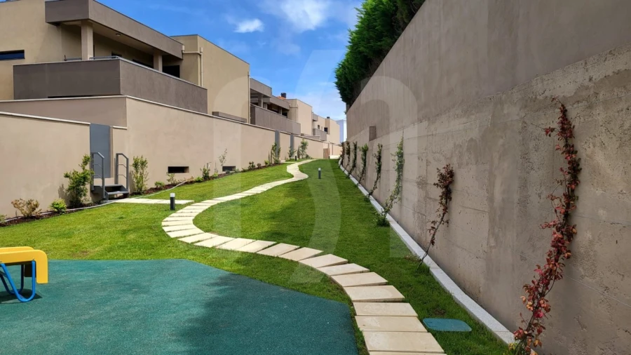 Moradia T3 para Venda em Madalena Foto 3