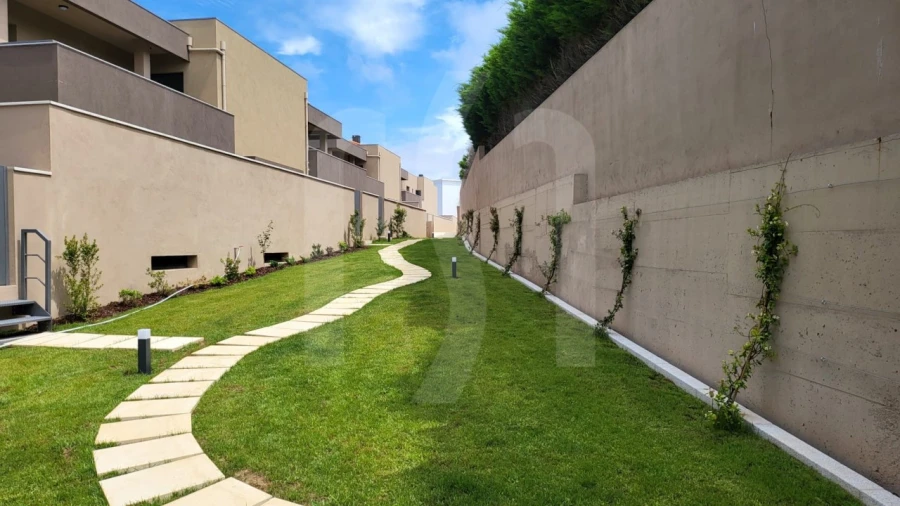 Moradia T3 para Venda em Madalena Foto 4