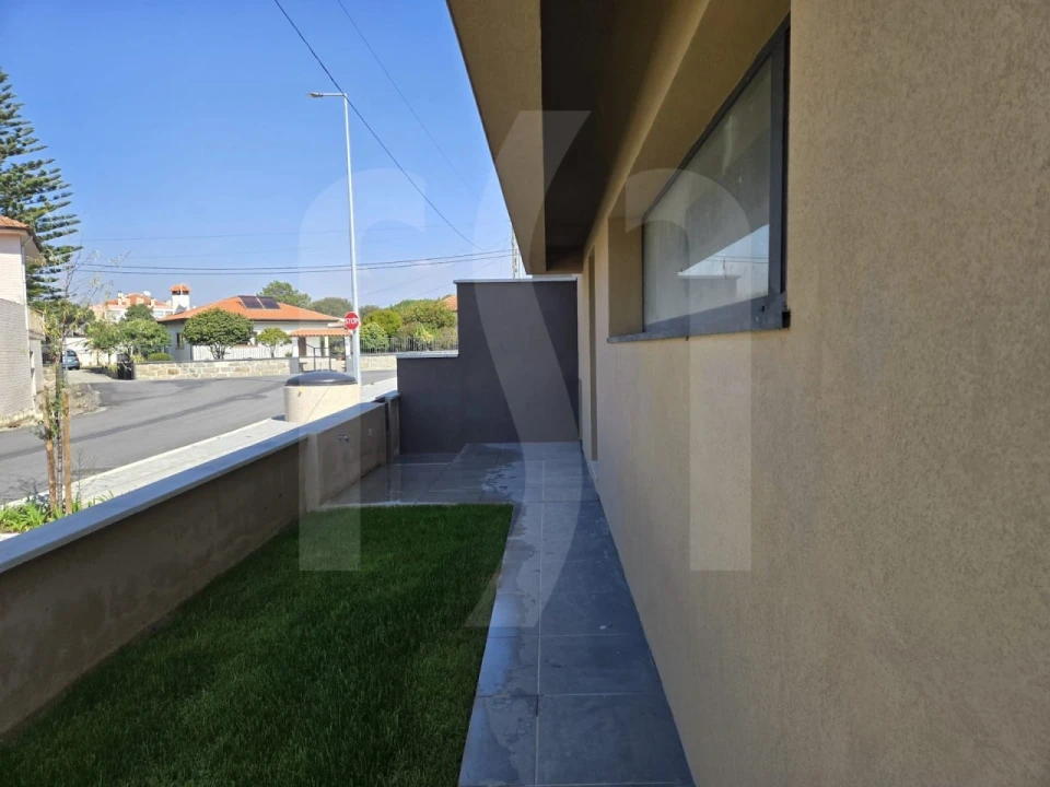 Moradia T3 para Venda em Madalena Foto 23