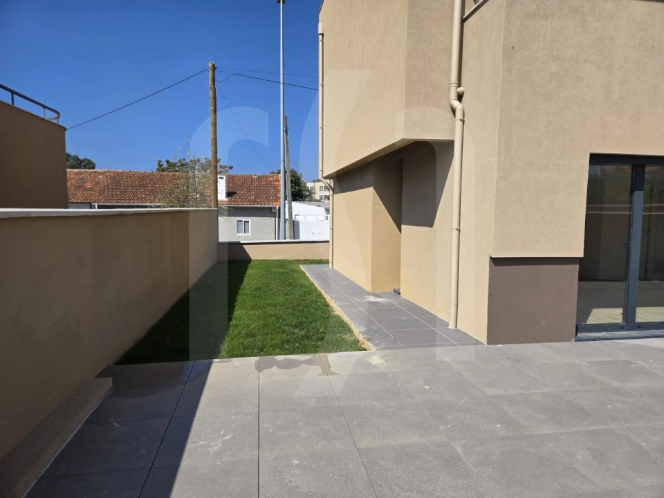 Moradia T3 para Venda em Madalena Foto 26