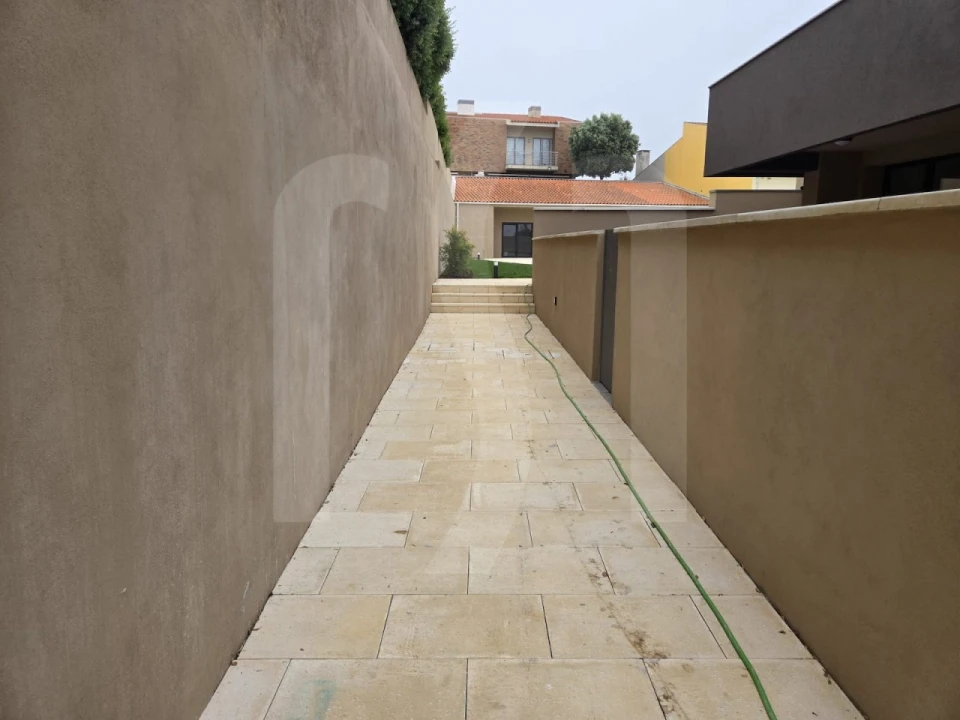 Moradia T3 para Venda em Madalena Foto 28