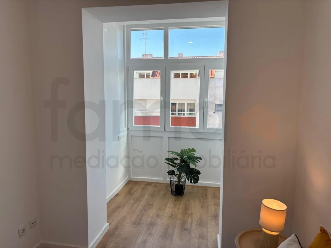 Apartamento T3 para Venda em Benfica Foto 8