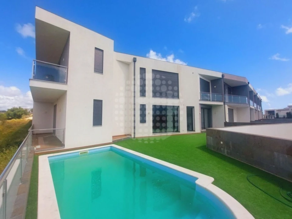 Moradia T4 para Venda em Albufeira e Olhos de Água Foto 1