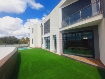 Moradia T4 para Venda em Albufeira e Olhos de Água