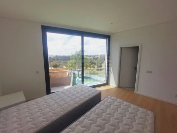 Moradia T4 para Venda em Albufeira e Olhos de Água
