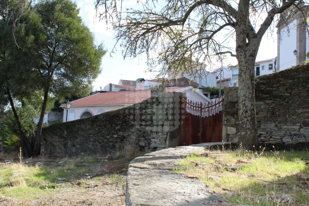 Moradia T8 para Venda em Vila Nova de Foz Côa Foto 17