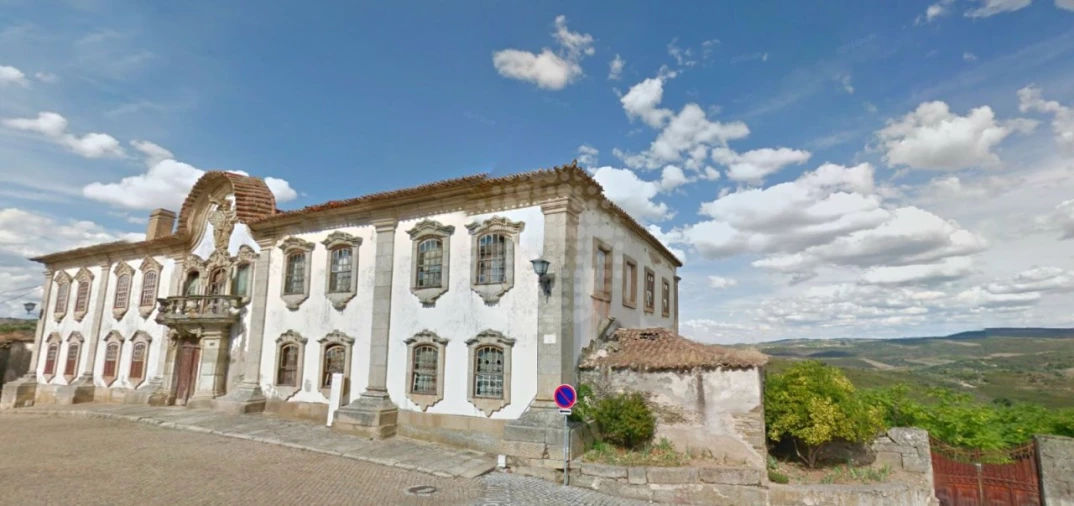 Moradia T8 para Venda em Vila Nova de Foz Côa Foto 1