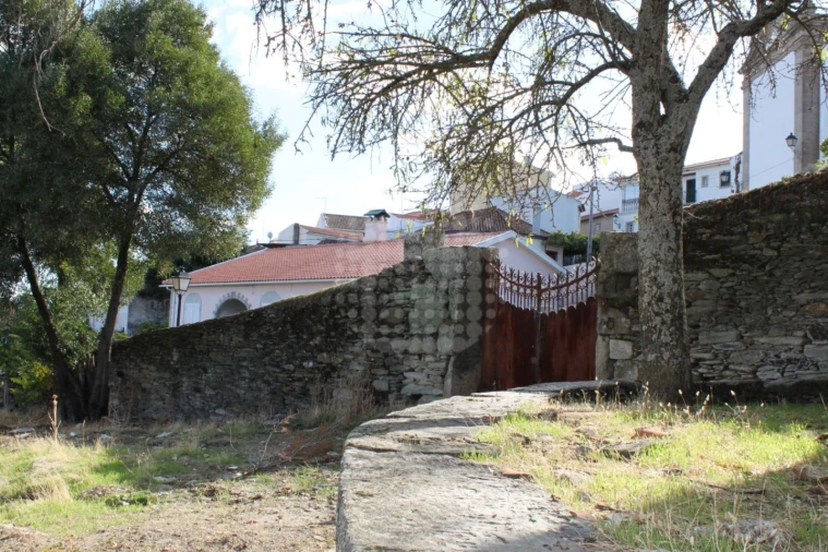 Moradia T8 para Venda em Vila Nova de Foz Côa Foto 17