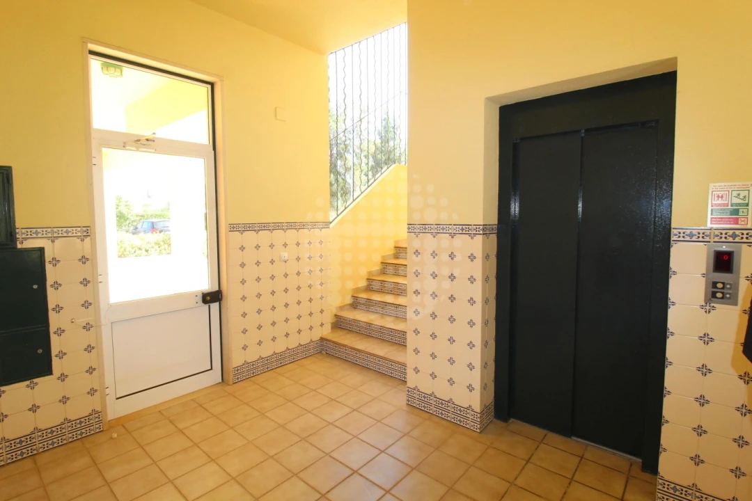 Apartamento T2 para Venda em Quarteira Foto 17