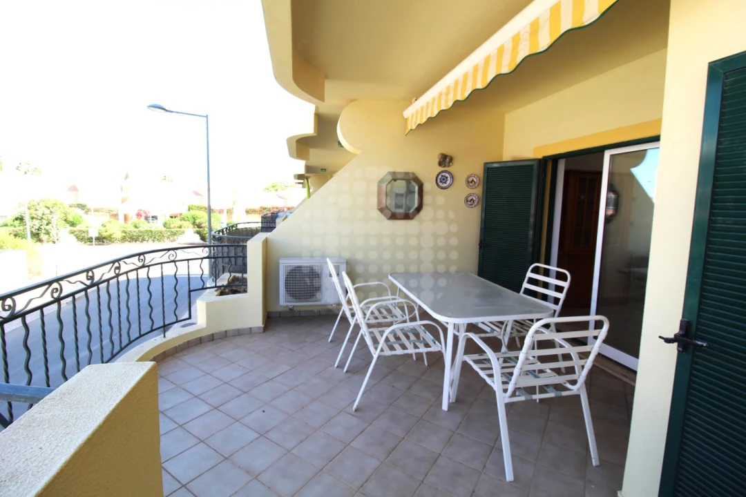 Apartamento T2 para Venda em Quarteira Foto 3