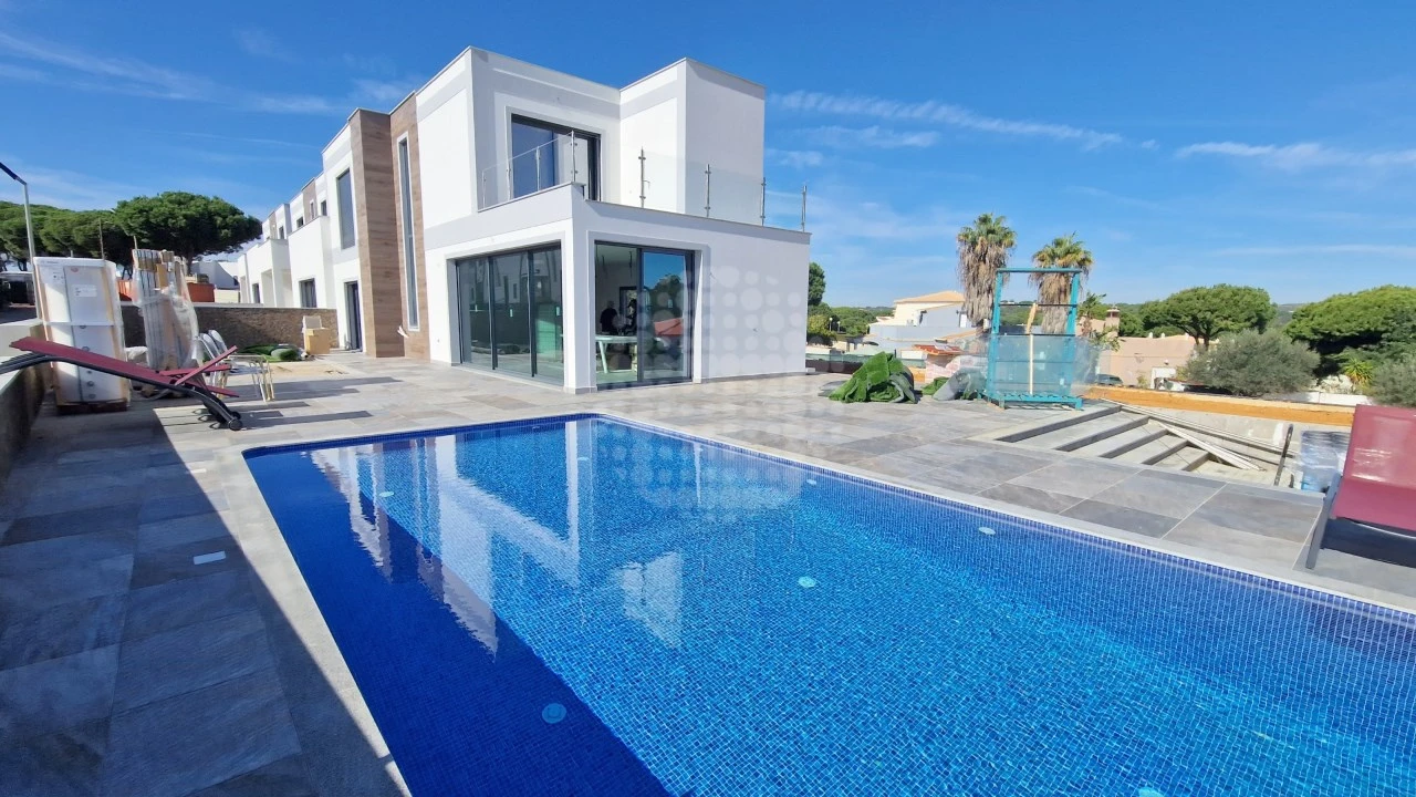 Moradia T3 para Venda em Albufeira e Olhos de Água Foto 1