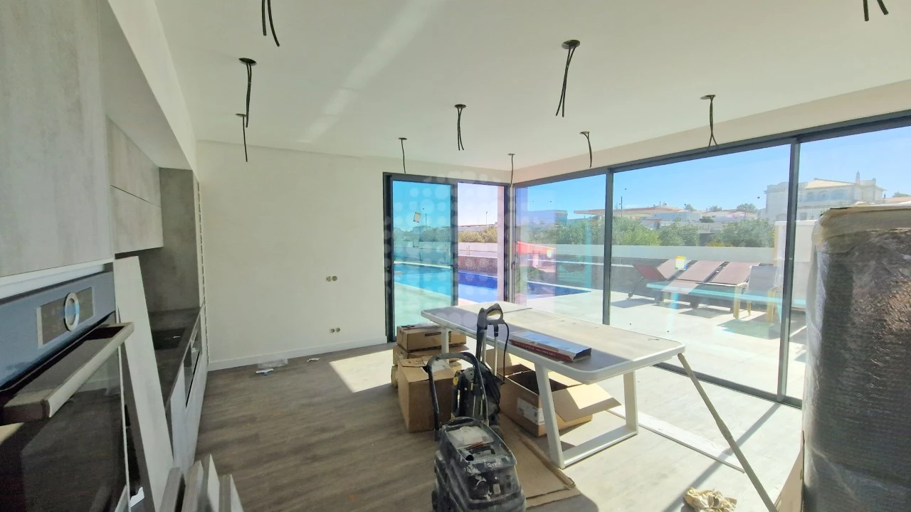 Moradia T3 para Venda em Albufeira e Olhos de Água Foto 3