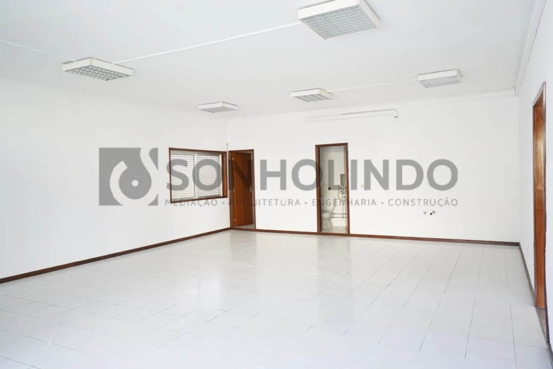 Loja para Arrendamento em Vila Nova da Telha Foto 1