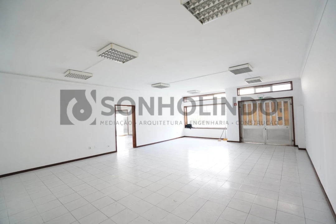 Loja para Arrendamento em Vila Nova da Telha Foto 5