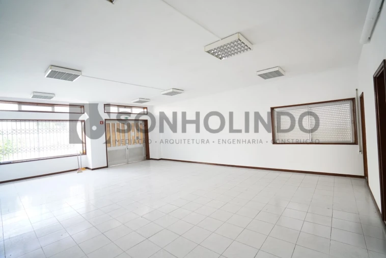 Loja para Arrendamento em Vila Nova da Telha Foto 3