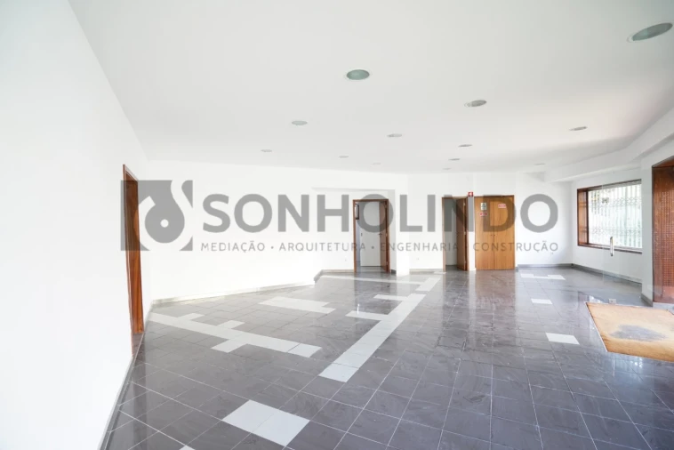 Loja para Arrendamento em Vila Nova da Telha Foto 4