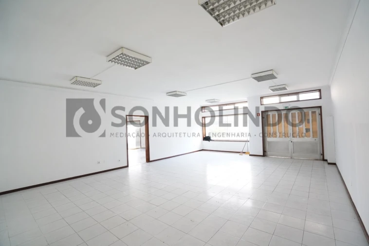 Loja para Arrendamento em Vila Nova da Telha Foto 5