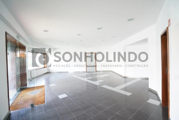 Loja para Arrendamento em Vila Nova da Telha Foto 6