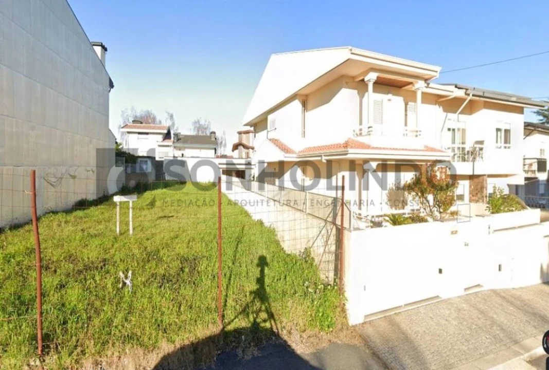 Terreno para Venda em Cidade da Maia Foto 1